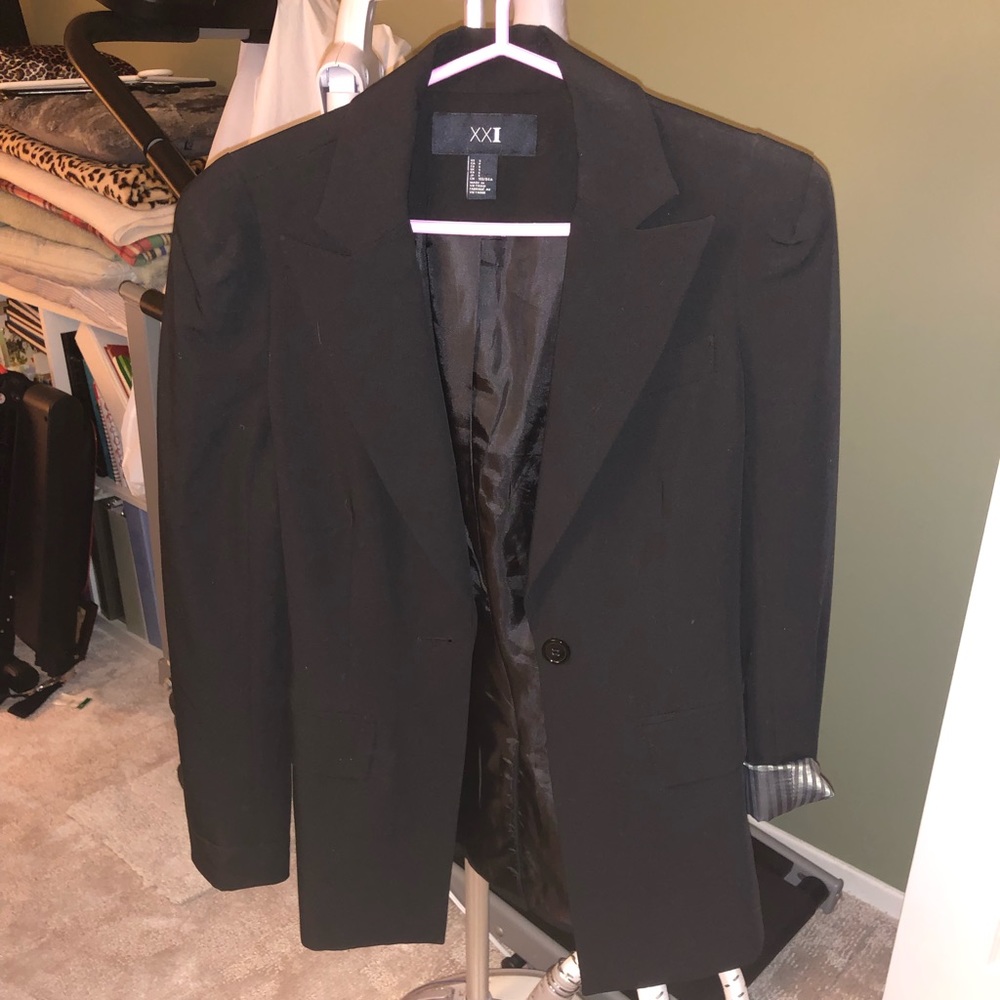 Black blazer - 3 button cuffs or can fold sleeves